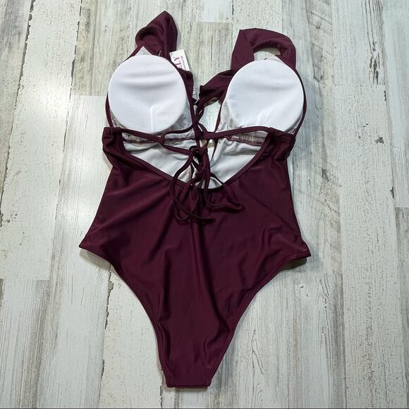 Strappy One-Piece Ruffled Monokini - Picture 4 of 8